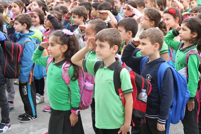 cayelide-tum-okullarda-istiklal-marsii-asker-selami-verilerek-okundu-(2).jpg