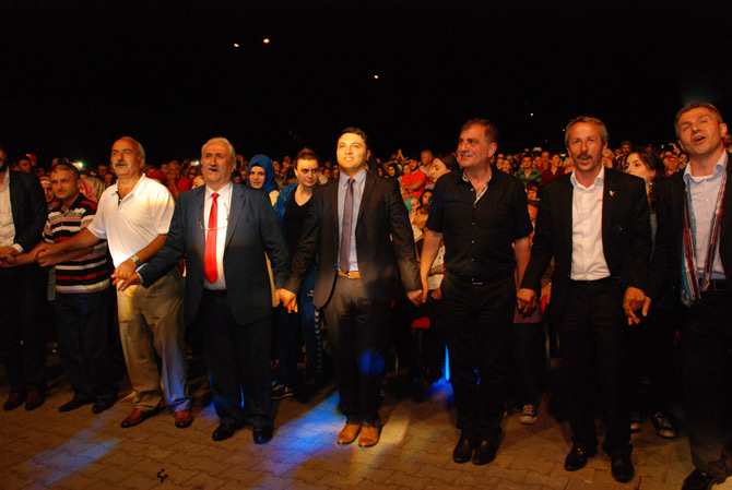 cayelinden-oteye-kultur-ve-sanat-festivali-sona-erdi2.jpg cayelinden-oteye-kultur-ve-sanat-festivali-sona-erdi2.jpg