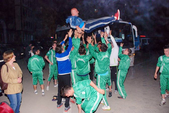 cayelispor-u16-takimi-bolge-sampiyonu-oldu-4.jpg cayelispor-u16-takimi-bolge-sampiyonu-oldu-4.jpg
