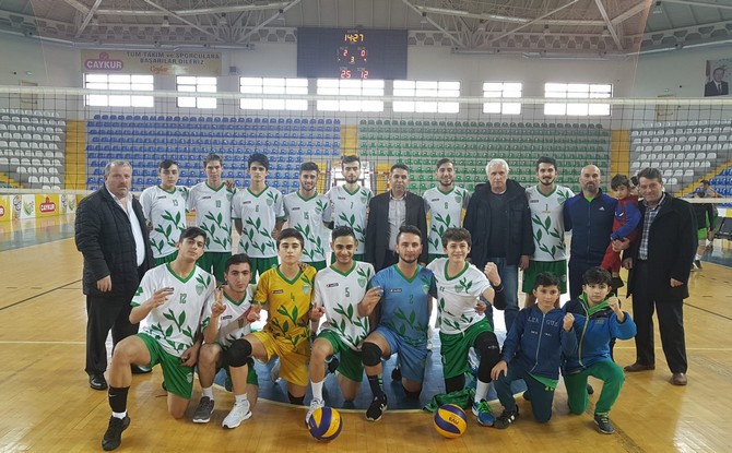 cayelispor-voleybol-takimi,-rize’de-duzenlenen-bolgesel-erkekler-voleybol-maclarinda-rakiplerine-set-vermeden-2.-lige-yukselme-play-off-maclarina-katilmaya-hak-kazandi-(1).jpg