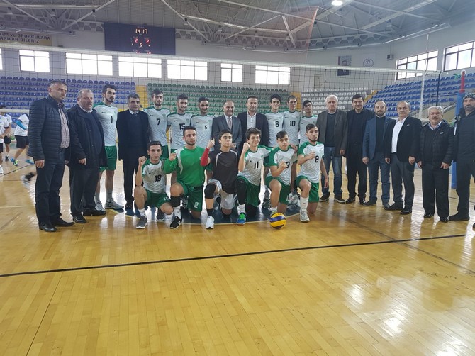 cayelispor-voleybol-takimi,-rize’de-duzenlenen-bolgesel-erkekler-voleybol-maclarinda-rakiplerine-set-vermeden-2.-lige-yukselme-play-off-maclarina-katilmaya-hak-kazandi-(2).jpg