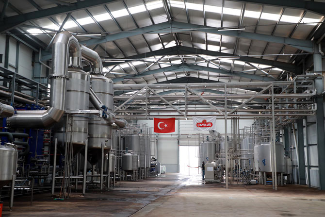 caykur,-cay-ekstrakti-ureterek-yillik-10-bin-ton-cay-lifi-ve-atiklarini-ekonomiye-kazandiracak-(4).jpg