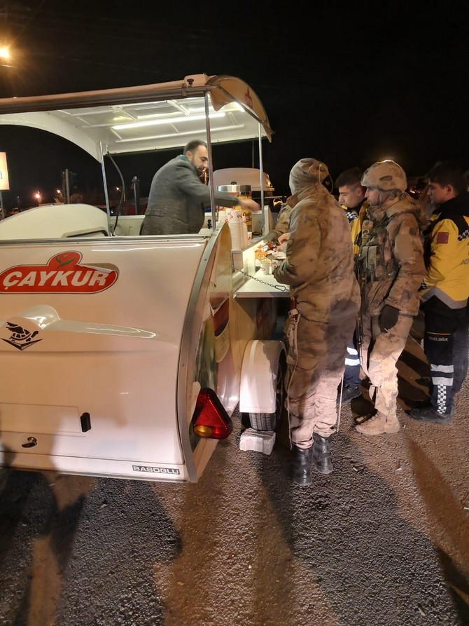 caykur-4-cay-tadim-aracini-deprem-bolgesine-gonderdi-(2).jpg