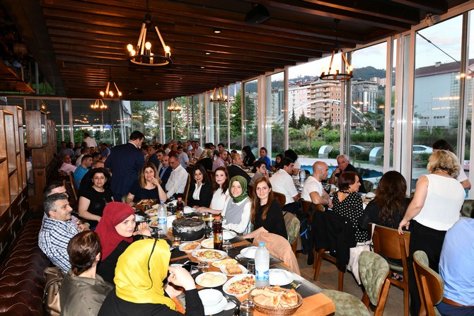 caykur-ailesi-iftarda-bulustu-(3).jpg