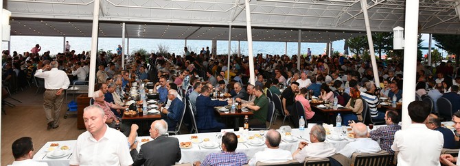 caykur-ailesi-iftarda-bulustu-(4).jpg