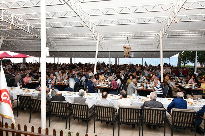 caykur-ailesi-iftarda-bulustu-(5).jpg