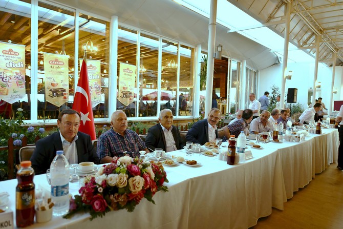 caykur-ailesi-iftarda-bulustu-(8).jpg