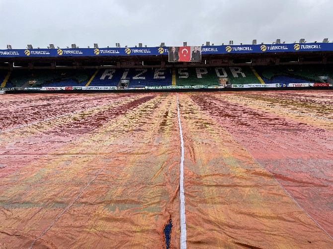 caykur-didi-stadinda-trabzonspor-maci-oncesi-cimlerin-uzeri-kapatildi-3.jpg
