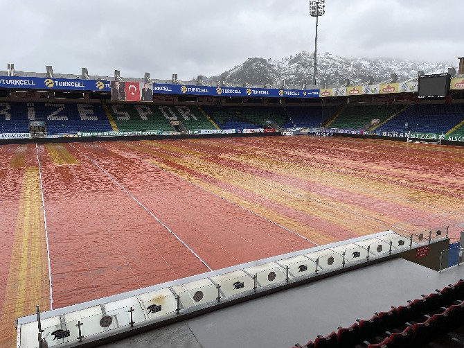 caykur-didi-stadinda-trabzonspor-maci-oncesi-cimlerin-uzeri-kapatildi-4.jpg