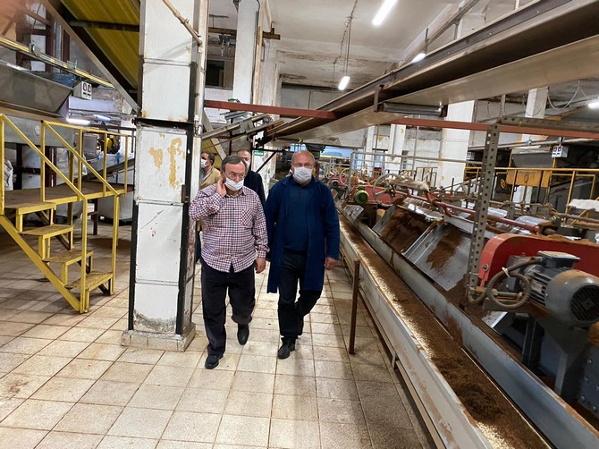 caykur-genel-mudur-vekili-alim-arife-gunu-fabrika-incelemesinde-(3).jpg