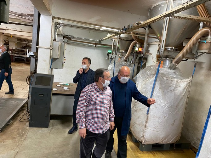 caykur-genel-mudur-vekili-alim-arife-gunu-fabrika-incelemesinde-(4).jpg