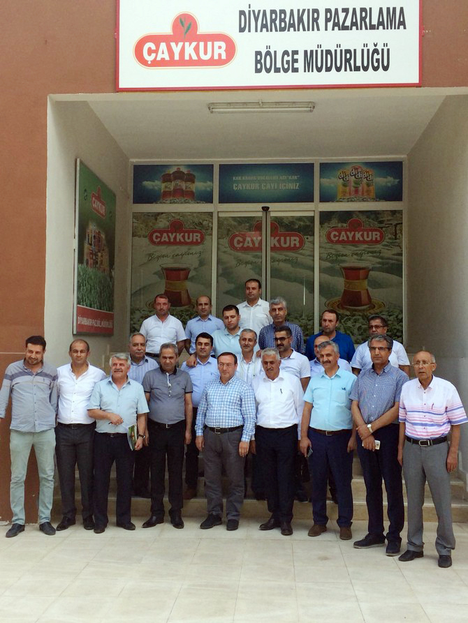 caykur-genel-mudur-vekili-yusuf-ziya-alim,-diyarbakir’da-caykur-bayileri-ile-bir-araya-geldi-(4).jpg