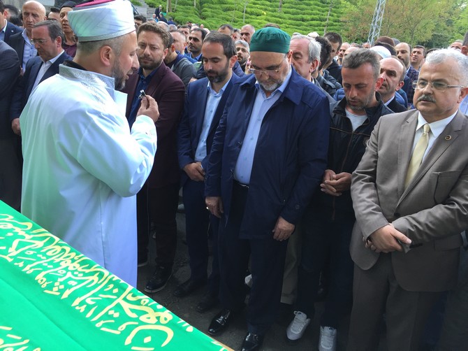 caykur-genel-mudur-vekili-yusuf-ziya-alim-ve-ak-parti-rize-merkez-ilce-baskani-ishak-alim-ile-ekrem-alimin-babasi-mehmet-sezai-alim,-ebediyete-ugurlandi-(13).jpg