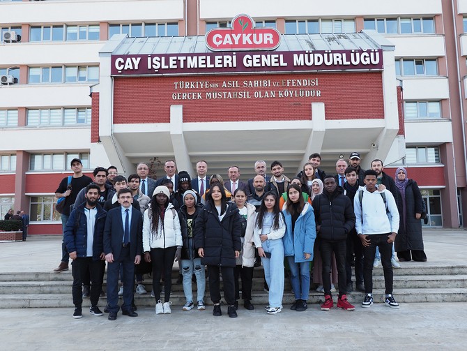 caykur-recep-tayyip-erdogan-universitesinde-okuyan-uluslararasi-ogrencilerinden-olusan-bir-gurubu-agirladi-3.jpg