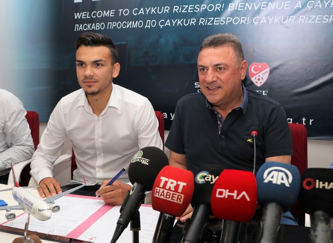caykur-rizespor,-atakan-akkaynakla-sozlesme-imzaladi-(9).jpg