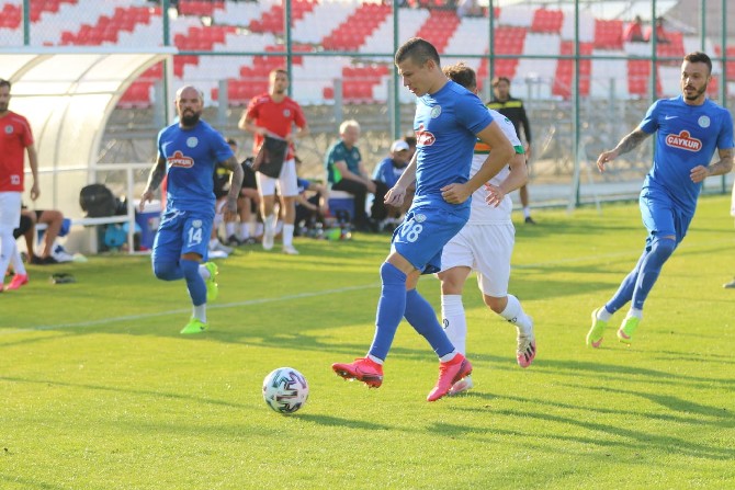 caykur-rizespor,-aytemiz-alanyaspor-ile-oynadigi-hazirlik-macinda-rakibine-3-0-maglup-oldu-(10).jpg