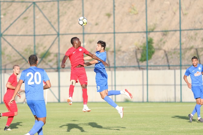caykur-rizespor,-erzurum’da-antalyaspor-ile-oynadigi-hazirlik-karsilasmasi-(13).jpg