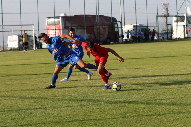 caykur-rizespor,-erzurum’da-antalyaspor-ile-oynadigi-hazirlik-karsilasmasi-(14).jpg