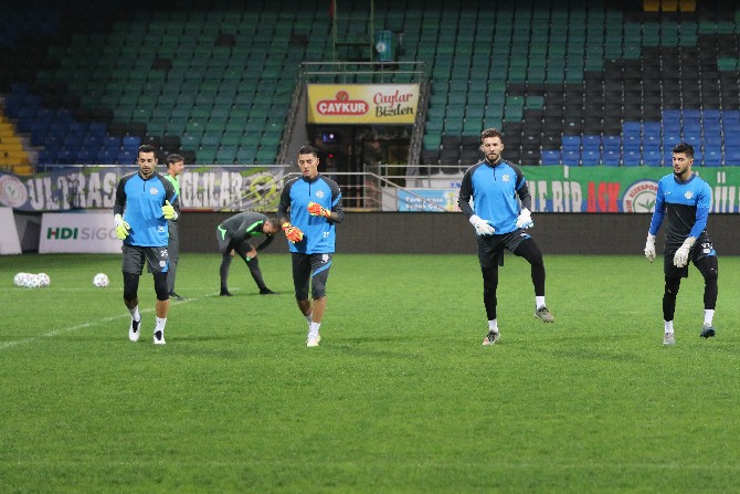 caykur-rizespor,-fenerbahce-hazirliklarini-caykur-didi-stadinda-surdurdu-(12).jpg