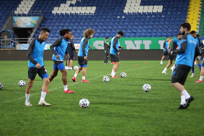 caykur-rizespor,-fenerbahce-hazirliklarini-caykur-didi-stadinda-surdurdu-(6).jpg