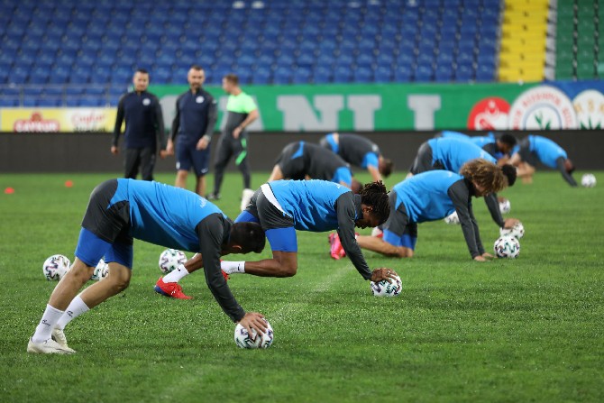 caykur-rizespor,-fenerbahce-hazirliklarini-caykur-didi-stadinda-surdurdu-(7).jpg