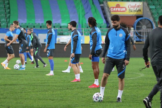 caykur-rizespor,-fenerbahce-hazirliklarini-caykur-didi-stadinda-surdurdu-(8).jpg