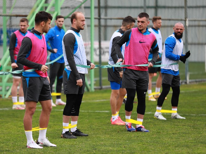 caykur-rizespor,-super-ligin-31.-haftasinda-deplasmanda-galatasaray-ile-oynayacagi-karsilasmanin-hazirliklarini-surdurdu.-(5).jpg