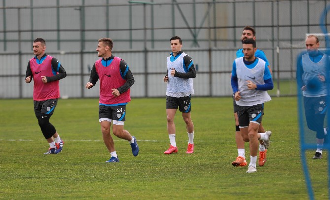 caykur-rizespor,-super-ligin-31.-haftasinda-deplasmanda-galatasaray-ile-oynayacagi-karsilasmanin-hazirliklarini-surdurdu.-(7).jpg