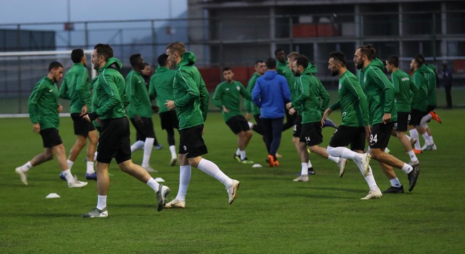 caykur-rizespor,-trabzonspor-macinin-hazirliklarini-surduruyor--(4).jpg