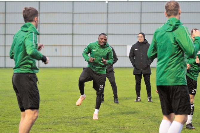 caykur-rizespor,-trabzonspor-macinin-hazirliklarini-surduruyor--(8).jpg