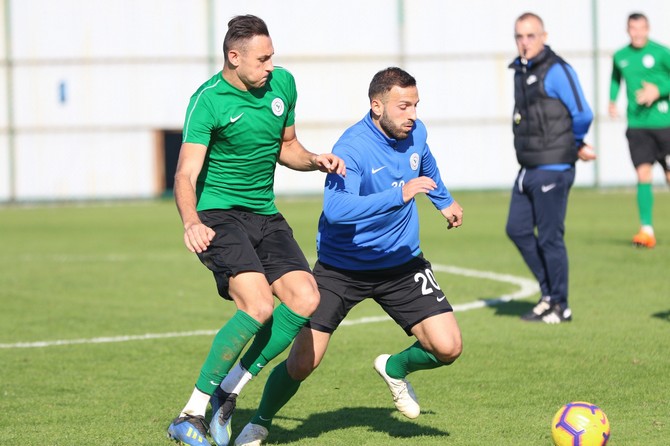 caykur-rizespor,-u21-takimi-ile-hazirlik-maci-yapti-(1).jpg