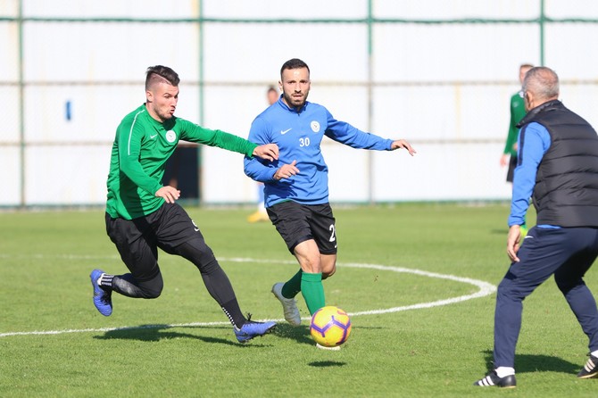 caykur-rizespor,-u21-takimi-ile-hazirlik-maci-yapti-(2).jpg