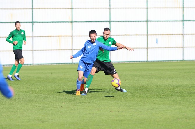 caykur-rizespor,-u21-takimi-ile-hazirlik-maci-yapti-(5).jpg