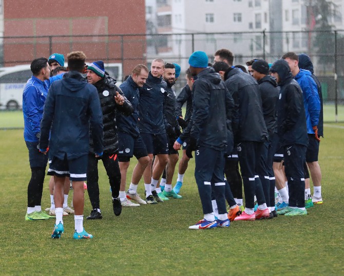 caykur-rizespor-adana-demirspor-maci-hazirliklarini-surdurdu-3.jpg