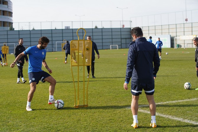 caykur-rizespor-adana-demirspor-maci-hazirliklarini-surduruyor-2.jpg