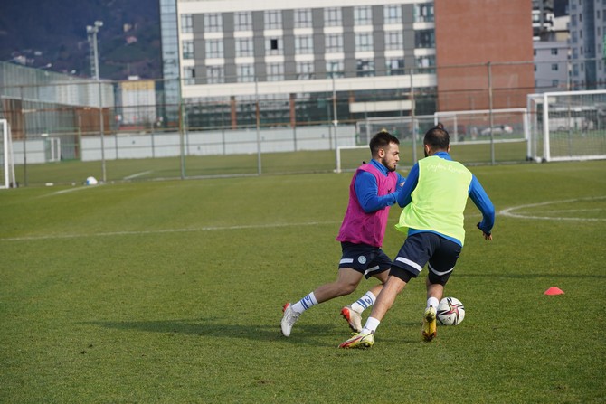 caykur-rizespor-adana-demirspor-maci-hazirliklarini-surduruyor-5.jpg