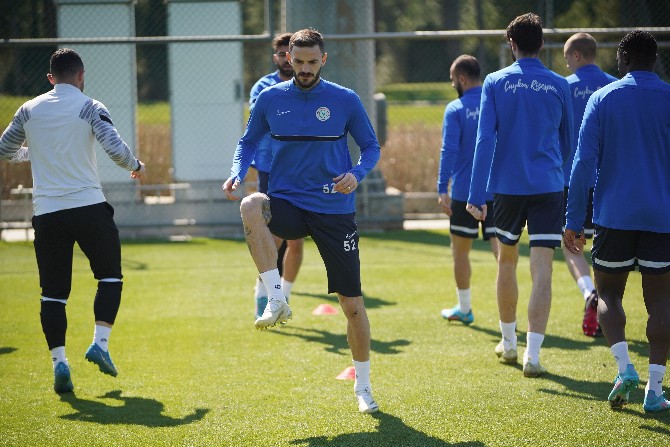 caykur-rizespor-alanyaspor-maci-hazirliklarini-surdurdu-3.jpg