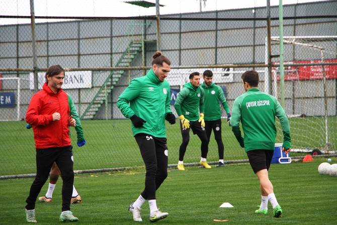 caykur-rizespor-altay-maci-hazirliklarini-surdurdu-7.jpg