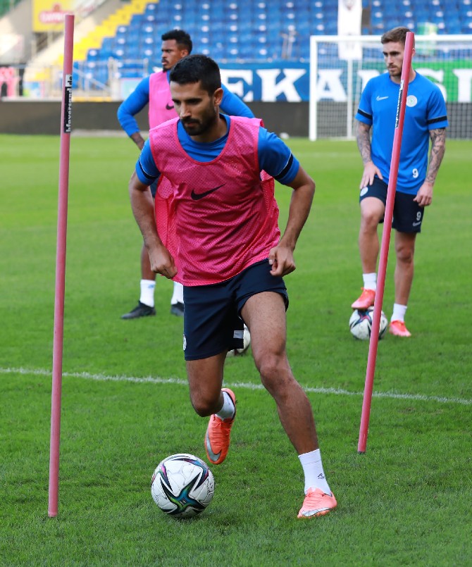 caykur-rizespor-altay-maci-hazirliklarini-tamamladi-3-001.jpg