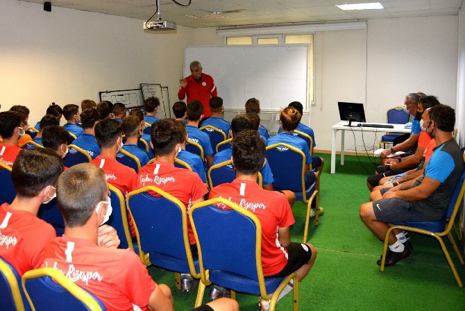 caykur-rizespor-altyapisinda-iletisim-temali-toplanti-3.jpg