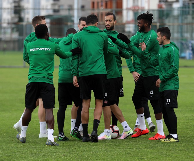 caykur-rizespor-antrenman-(3)-002.jpg