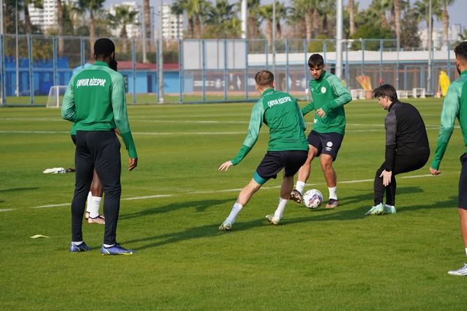 caykur-rizespor-antrenman-4-001.jpg