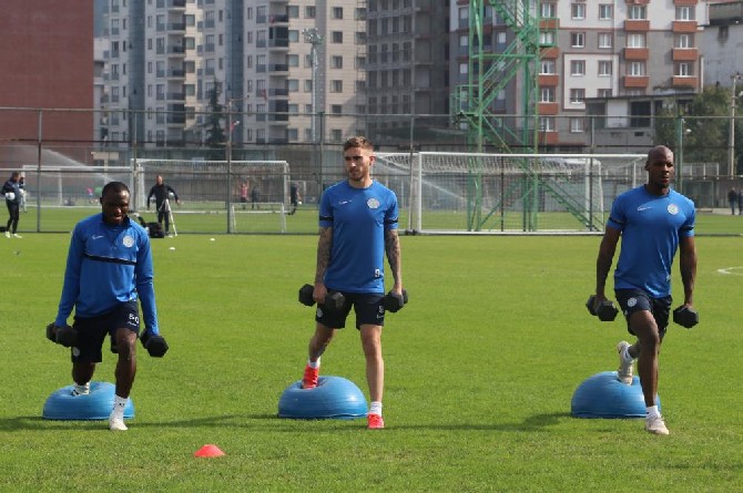 caykur-rizespor-antrenmani-3-001.jpg