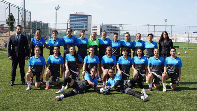 caykur-rizespor-da-kadin-futbol-takim.jpg
