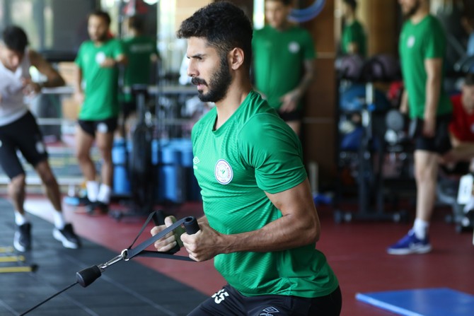 caykur-rizespor-deplasmanda-karsilasacagi-yeni-malatyaspor-macinin-hazirliklarini-cift-antrenmanla-surdurdu-1.jpg