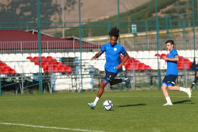 caykur-rizespor-erzurum-kampinda-yeni-sezon-hazirliklarina-devam-ediyor-10.jpg