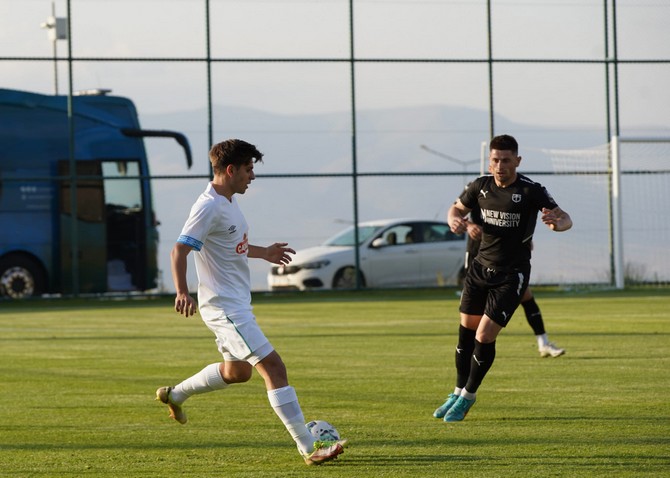 caykur-rizespor-erzurumda-oynadigi-3-hazirlik-macinda-gurcistan-ekibi-fc-torpedo-kutaisiyi-3-2-maglup-etti-12.jpg