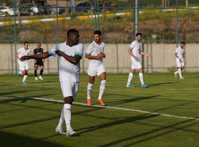 caykur-rizespor-erzurumda-oynadigi-3-hazirlik-macinda-gurcistan-ekibi-fc-torpedo-kutaisiyi-3-2-maglup-etti-9-001.jpg