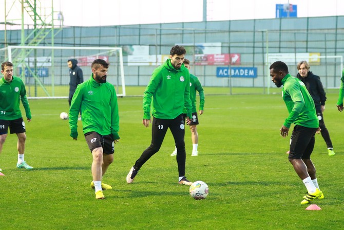 caykur-rizespor-fenerbahce-ile-oynayacagi-ziraat-turkiye-kupasi-son-16-tur-maci-hazirliklarina-basladi-12.jpg