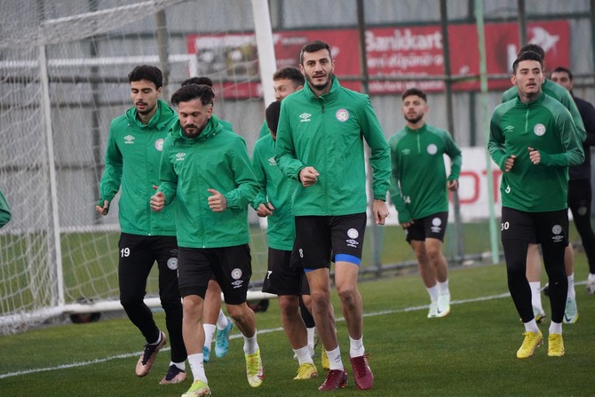 caykur-rizespor-fenerbahce-ile-oynayacagi-ziraat-turkiye-kupasi-son-16-tur-maci-hazirliklarina-basladi-4.jpg
